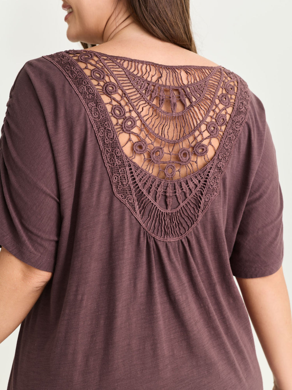 Lace Trim Plain Curvy Hem Knit Top