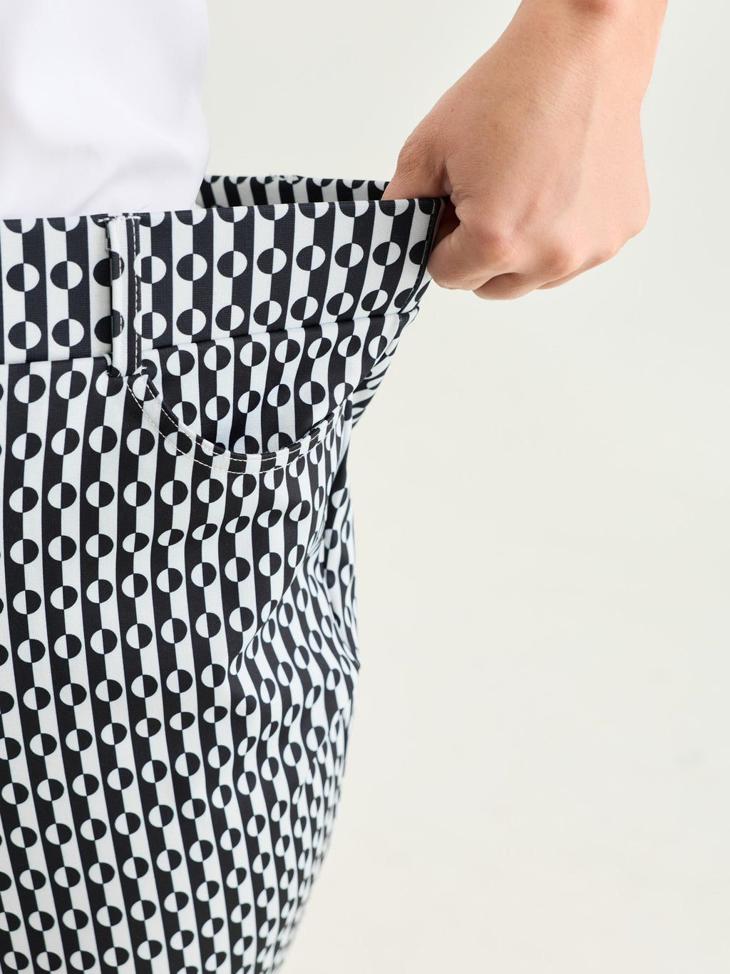 Stretchy Geometric Print Pull-On Pants