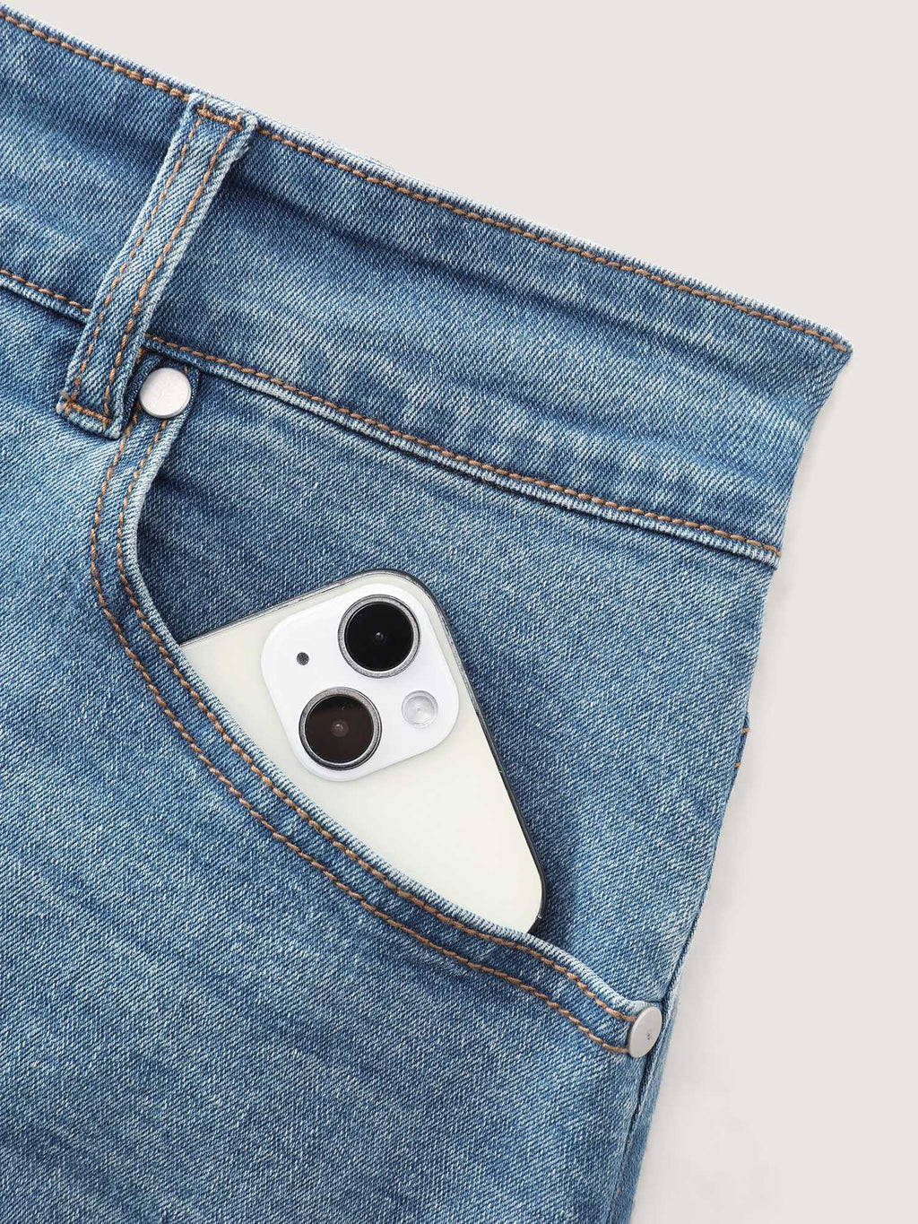 Stretchy Skinny-Fit Raw Hem Denim Shorts