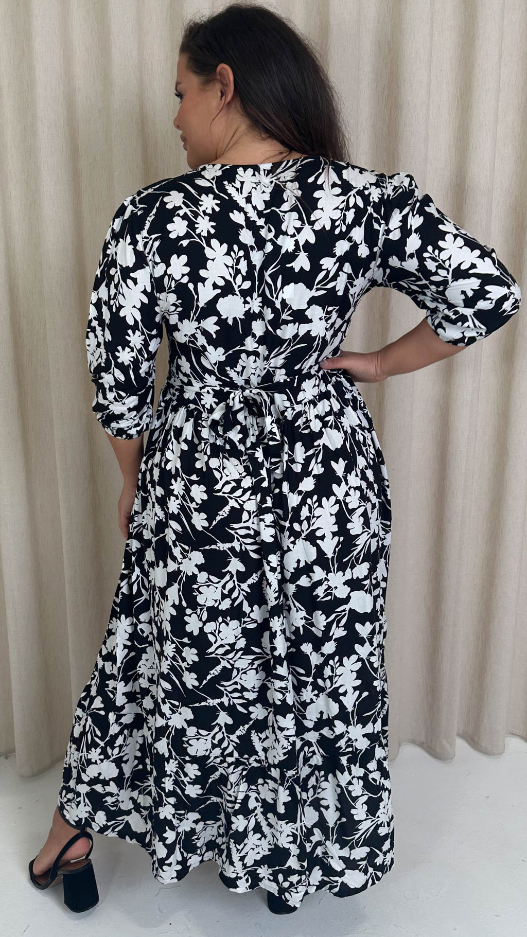 CurveWow Tiered Vneck Balloon Sleeve Maxi Dress Black Floral