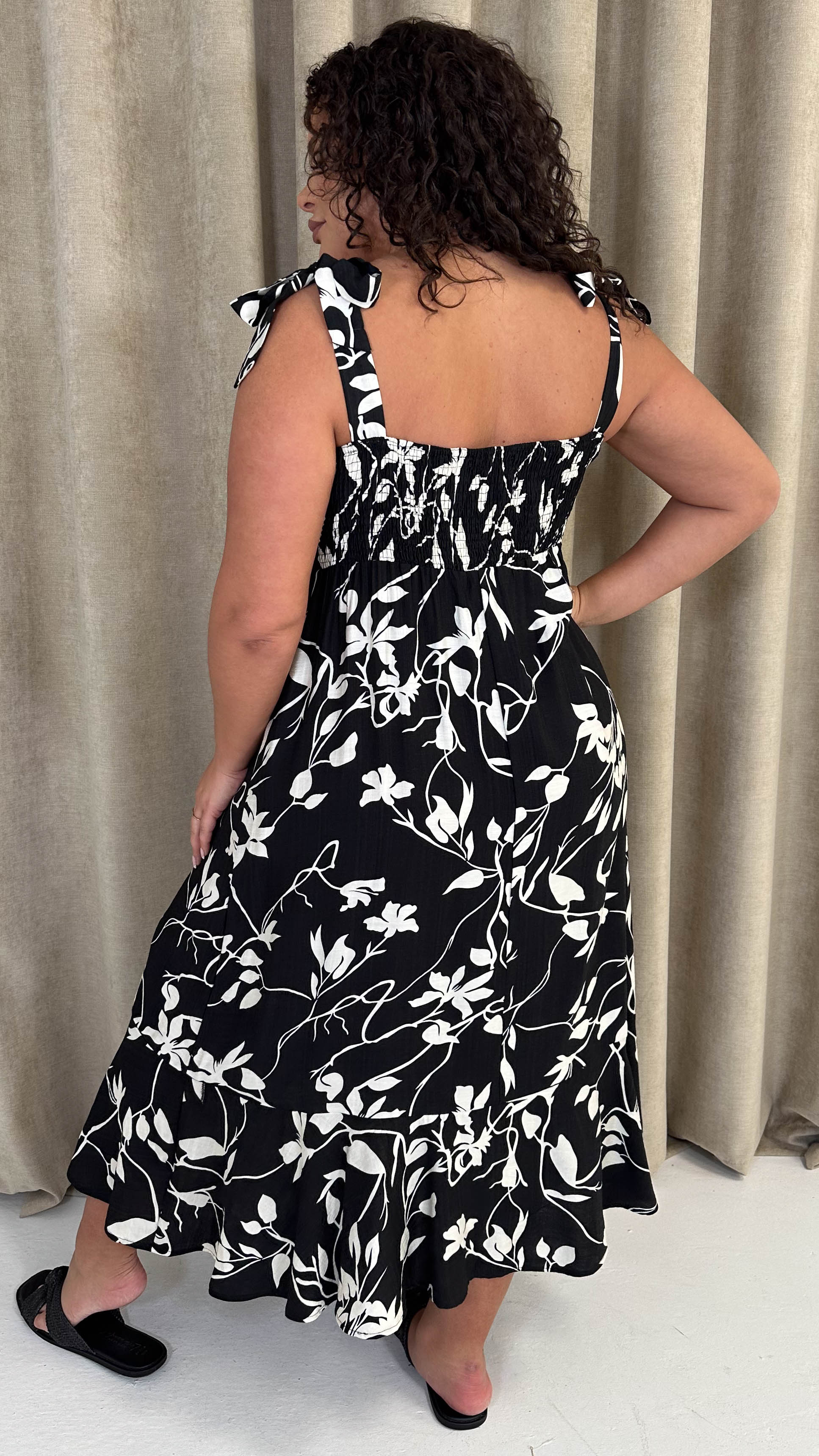 CurveWow Tie Shoulder Strappy Midaxi Dress Mono Floral