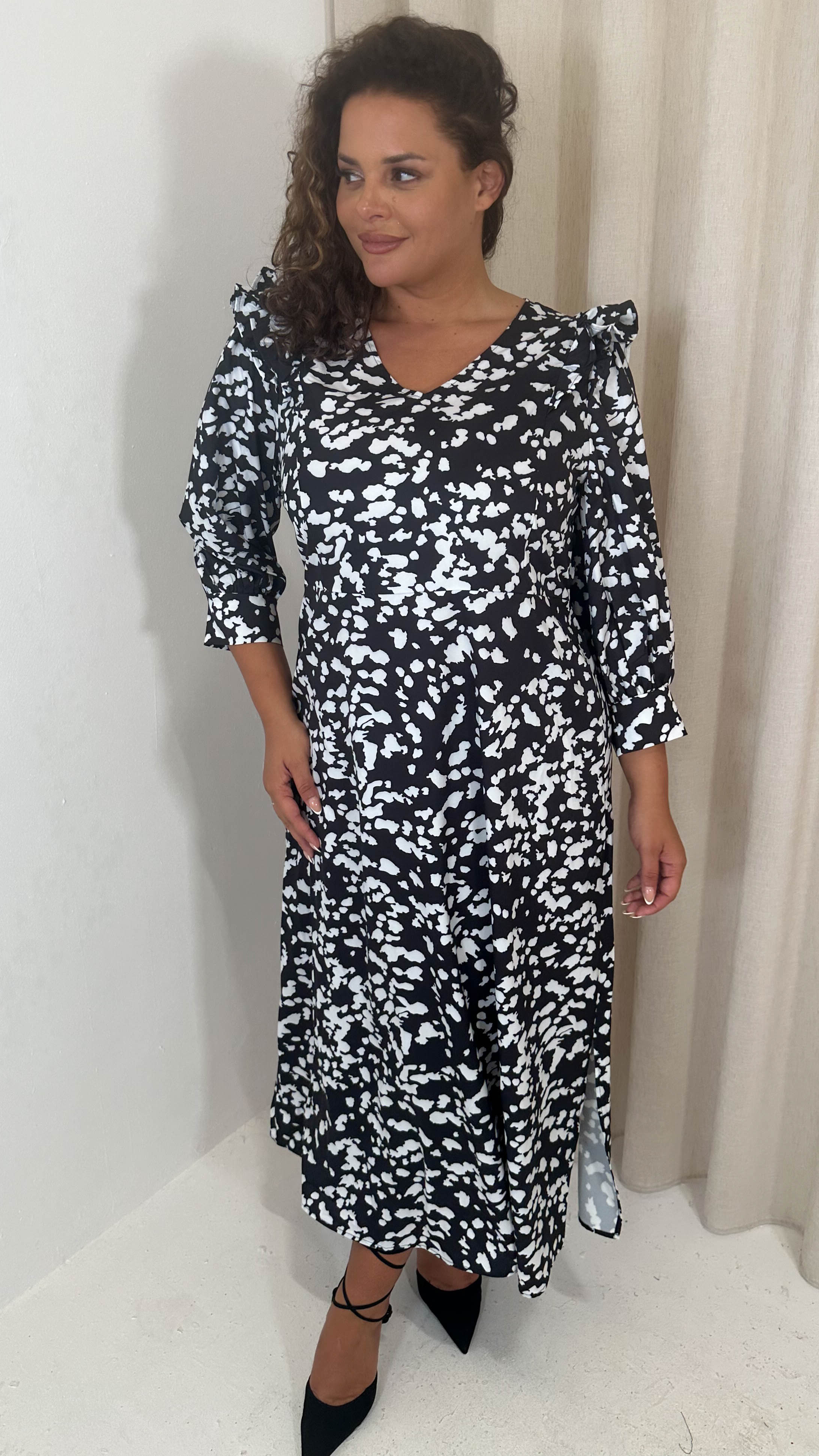 CurveWow Ruffle Shoulder V Neck Midi Dress Mono Smudge